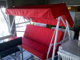Columpios de caño con toldo y almohadones - Tapizado Amarillo