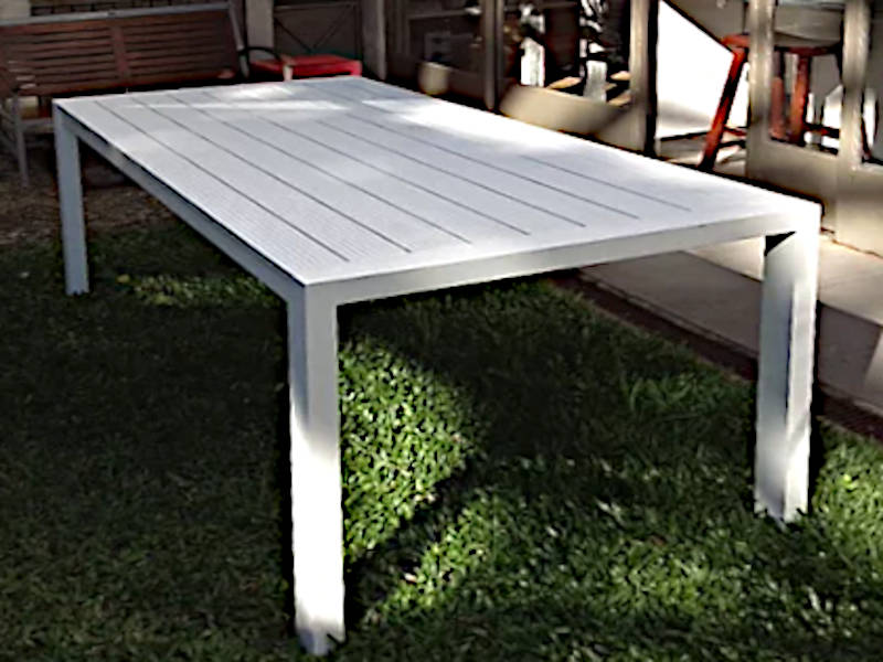 Mesa HERA con tablero ranurado