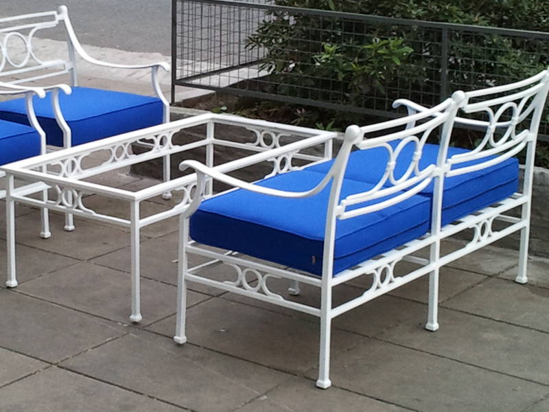 Sillones ITALIA individuales y doble con base de mesa de 120x60x43cm