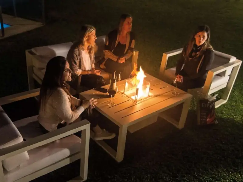 Mesa con fogón a pellet