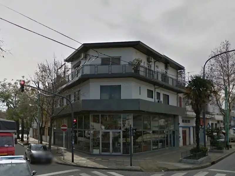 Frente del salón de ventas - Año 2024