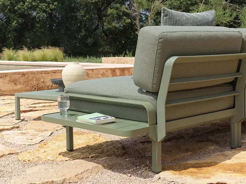 Mesa lateral porta objetos para sillón Maximo de Nardi