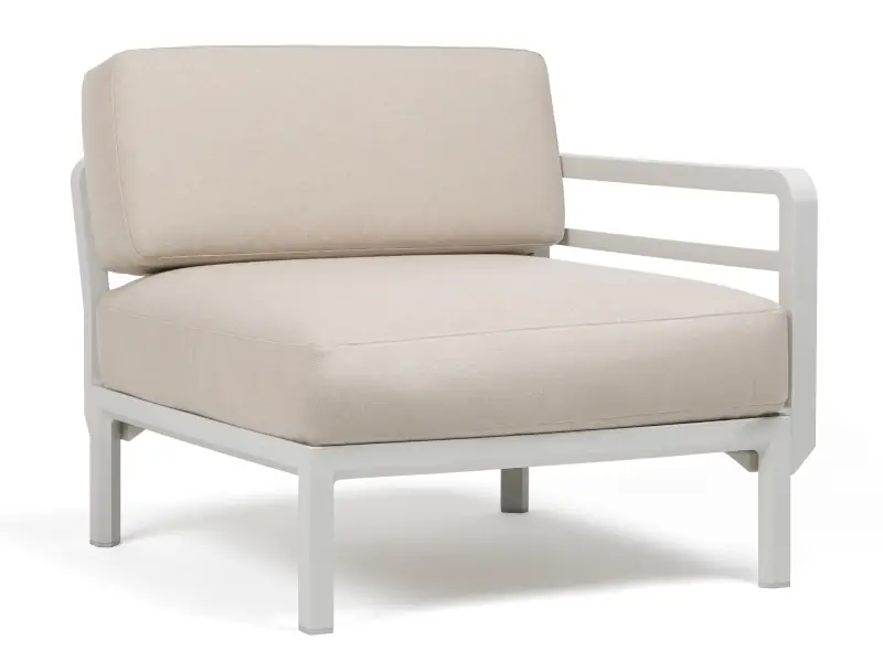 Sillón Maximo con un solo apoya brazos de Nardi color Gesso con almohadones Perla