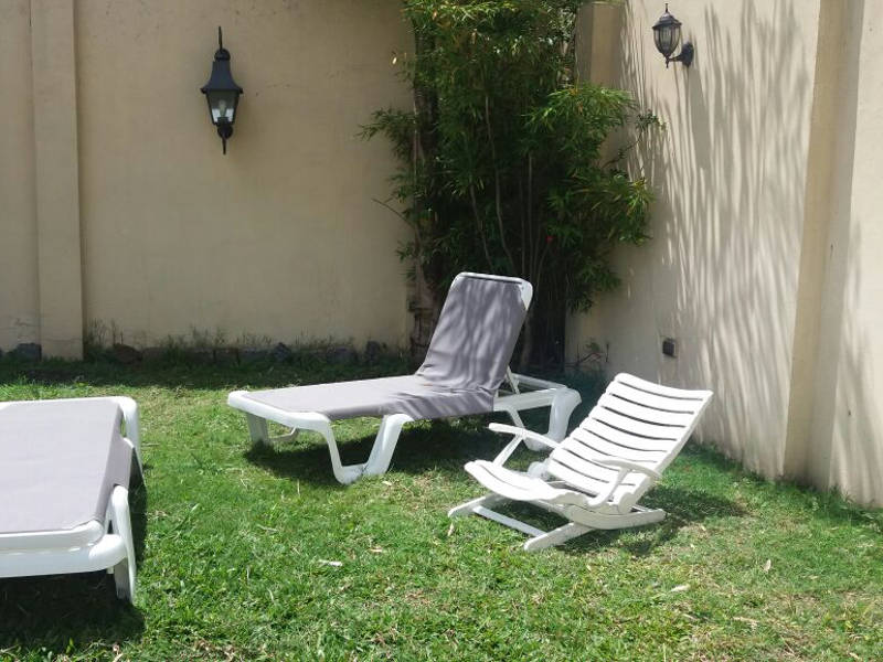 Muebles de hierro para exterior, columpios, sillones, reposeras... Reposera ROMA con tela gris y sillón reclinable NEW YORK - EL MAITEN