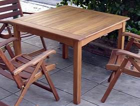 Mesa cuadrada con pata fija de 100x100 cm en incienso