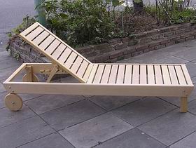 Reposera de madera con ruedas